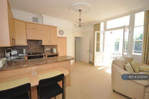 1 bedroom flat to rent, Laleham Road, Staines-Upon-Thames, TW18