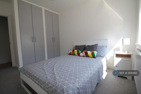 2 bedroom flat to rent, Edison Court, London, NW10