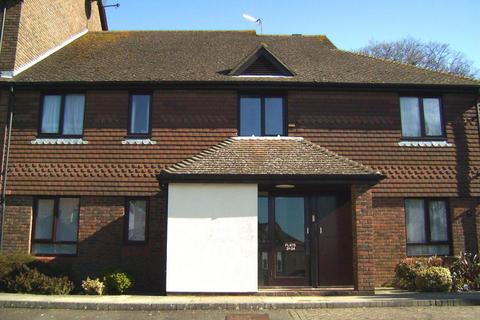 2 bedroom flat to rent - Woodhams Close, Battle