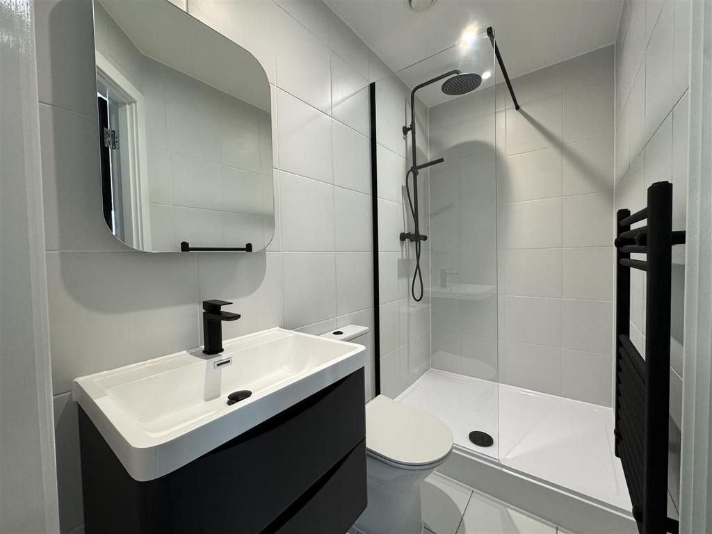 Ensuite pic 2.jpeg