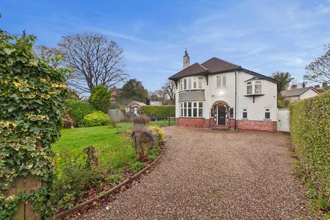 4 bedroom detached house for sale, Station Road, Hessle