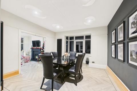 4 bedroom detached house for sale, Station Road, Hessle