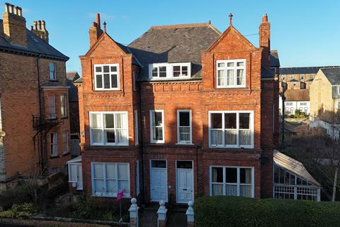 3 bedroom flat for sale, Avenue Victoria, Scarborough, YO11