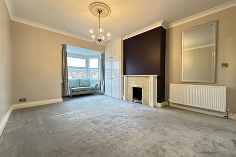 3 bedroom flat for sale, Avenue Victoria, Scarborough, YO11