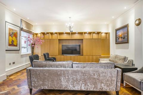 undefined, Grosvenor Square, London W1K