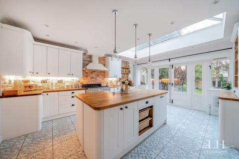 undefined, Chalgrove Crescent, Clayhall