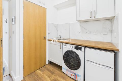 Studio to rent, Church Road, Hendon, London