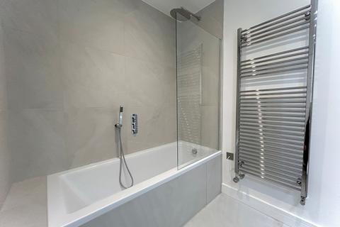 2 bedroom flat to rent, 5 Manor Road, Wallington SM6