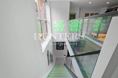 undefined, Defoe Road, London, N16