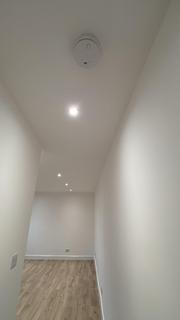 Studio to rent, Green Lanes, London N4