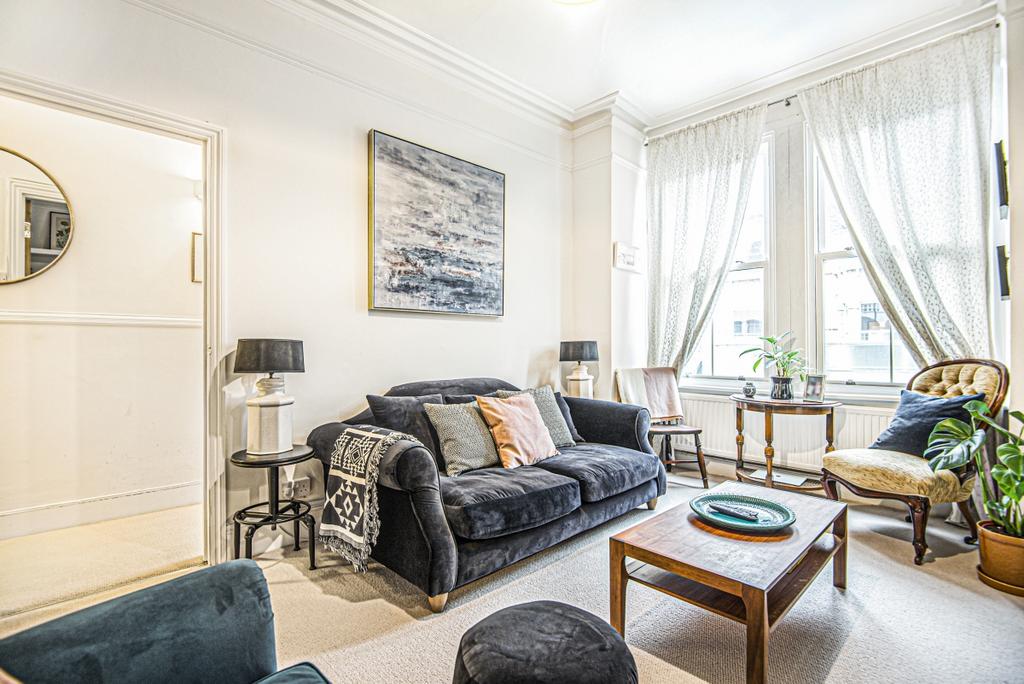 695348 (11)