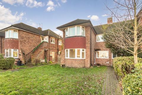 3 bedroom flat to rent, Trafalgar Avenue, Worcester Park KT4