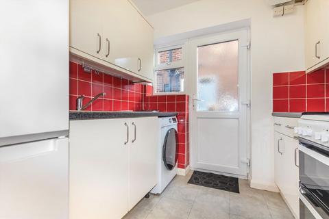 3 bedroom flat to rent, Trafalgar Avenue, Worcester Park KT4