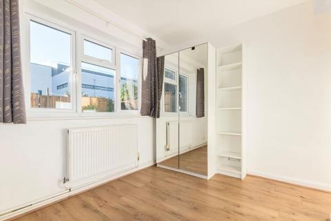 3 bedroom flat to rent, Trafalgar Avenue, Worcester Park KT4