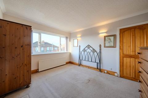 3 bedroom townhouse for sale, Smalewell Drive, Pudsey, West Yorkshire