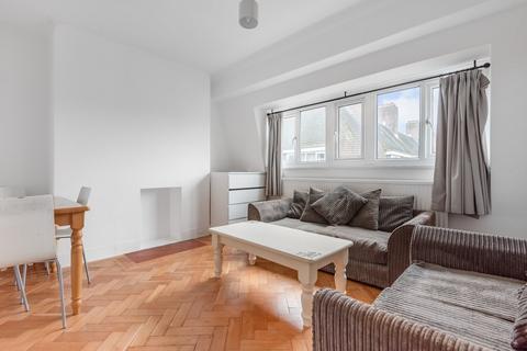 4 bedroom flat for sale, Haldane Place, London, SW18