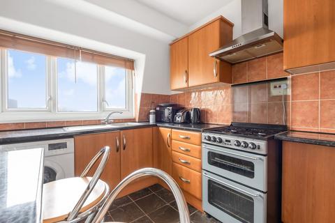 4 bedroom flat for sale, Haldane Place, London, SW18