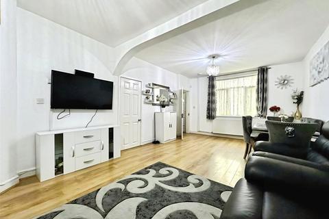 3 bedroom end of terrace house to rent, Wolverhampton Street, West Midlands WS10