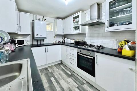 3 bedroom end of terrace house to rent, Wolverhampton Street, West Midlands WS10
