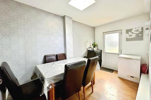 3 bedroom end of terrace house to rent, Wolverhampton Street, West Midlands WS10