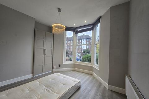 1 bedroom flat to rent, Downs Park Road, London E8