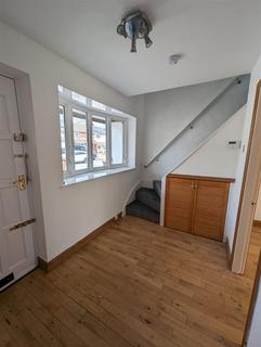 3 bedroom semi-detached house to rent, Kinross Crescent,Parkfarm