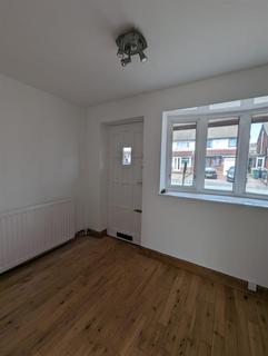 3 bedroom semi-detached house to rent, Kinross Crescent,Parkfarm