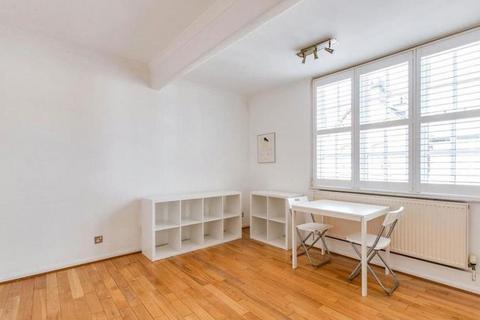 Studio to rent, Wyndham Street, London W1H