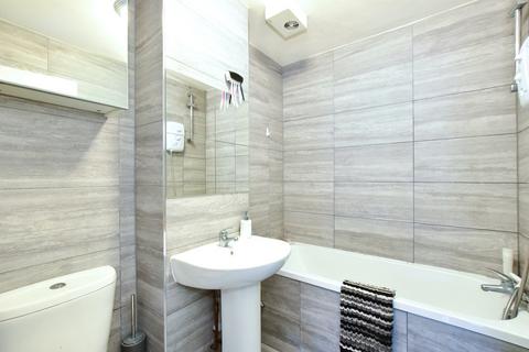 2 bedroom flat to rent, Maplin Park, Slough SL3