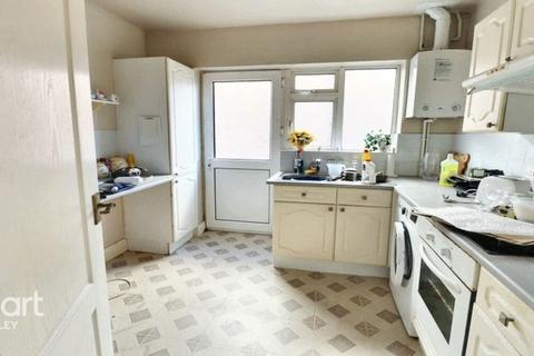 3 bedroom bungalow for sale, Clevedon Road, Luton