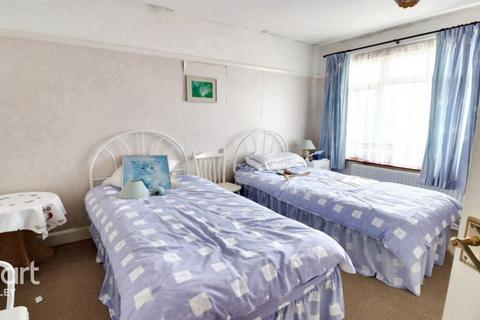 3 bedroom bungalow for sale, Clevedon Road, Luton