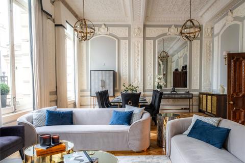 undefined, The Strand, Covent Garden WC2R