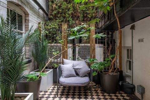 undefined, The Strand, Covent Garden WC2R