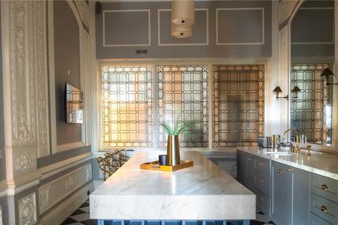 undefined, The Strand, Covent Garden WC2R