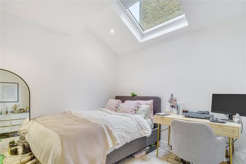 3 bedroom apartment for sale, Bramfield Road, SW11