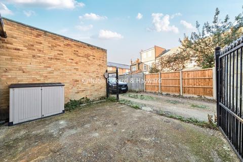 1 bedroom flat to rent, Tooting High Street, London, SW17
