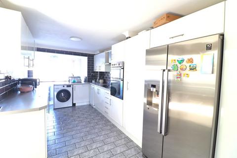 3 bedroom terraced house to rent, Quilters Straight, BASILDON