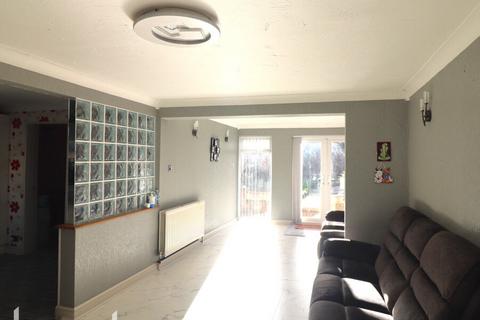 3 bedroom terraced house to rent, Quilters Straight, BASILDON