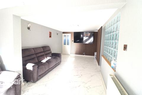 undefined, Quilters Straight, BASILDON