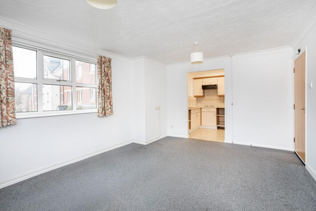Sitting/dining room