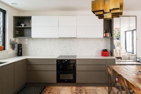 2 bedroom terraced house for sale, Hawley Mews, London NW1