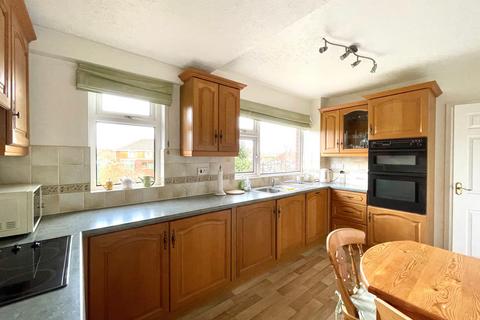 3 bedroom semi-detached house for sale, Briarlyn Avenue, Huddersfield, HD3