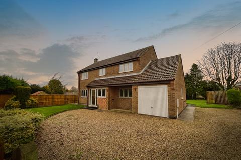 4 bedroom detached house to rent, Church Lane, Welby, NG32