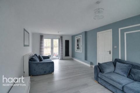 3 bedroom end of terrace house to rent, Saruman Lane, NORTHAMPTON