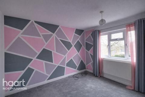 3 bedroom end of terrace house to rent, Saruman Lane, NORTHAMPTON