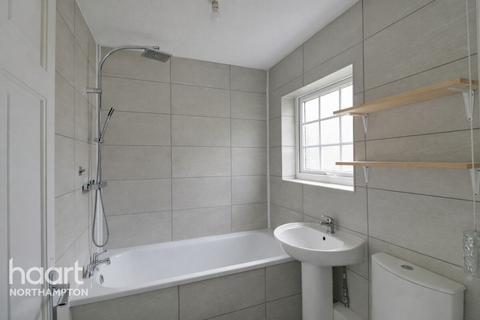 3 bedroom end of terrace house to rent, Saruman Lane, NORTHAMPTON