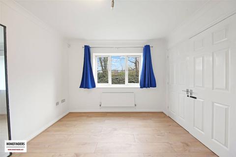 2 bedroom apartment to rent, Turner Street, London, E16