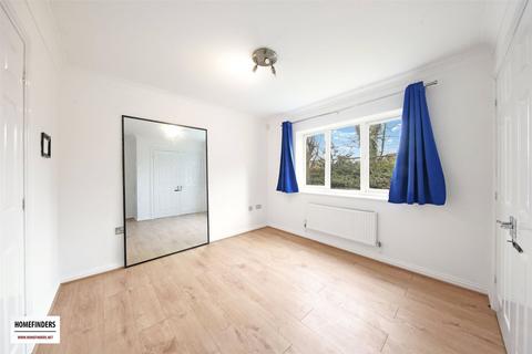 2 bedroom apartment to rent, Turner Street, London, E16