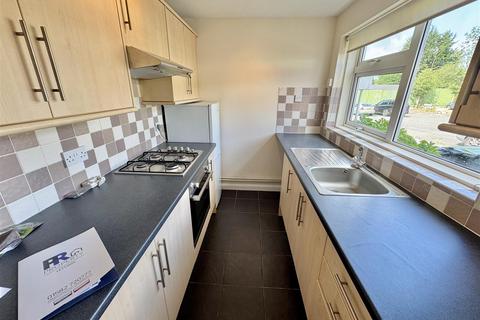 3 bedroom terraced house to rent, Alfriston Close, Luton, LU2 8QZ