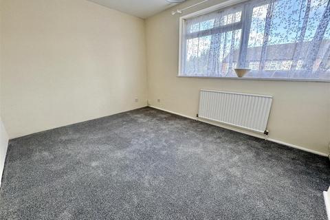 3 bedroom terraced house to rent, Alfriston Close, Luton, LU2 8QZ